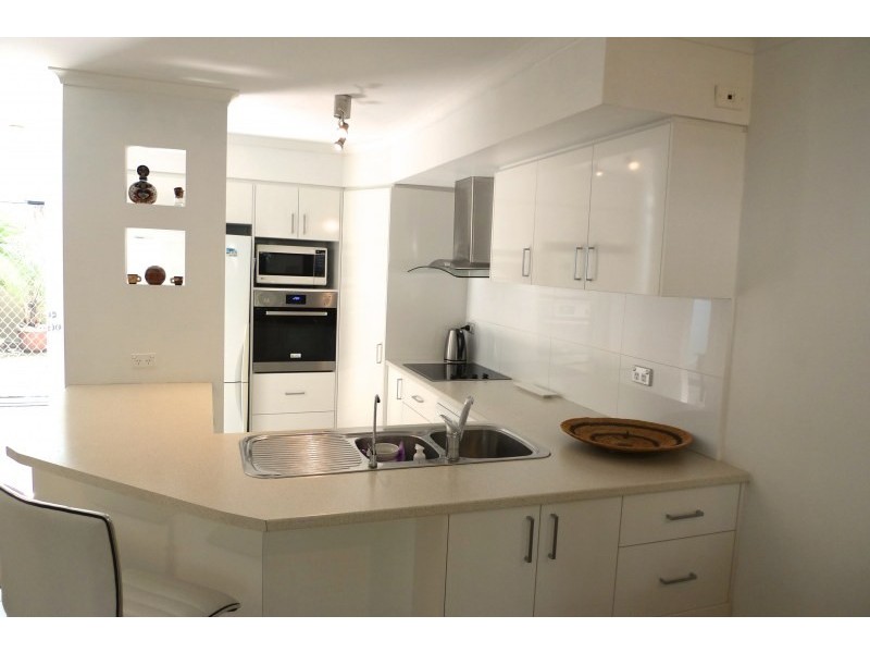 16 Crescent Avenue, Mermaid Beach QLD 4218