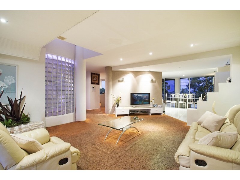 8 Gabrielle Grove, Burleigh Heads QLD 4220