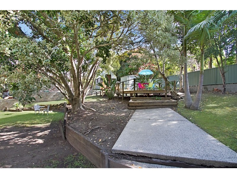 16 Evans Drive, Benowa QLD 4217