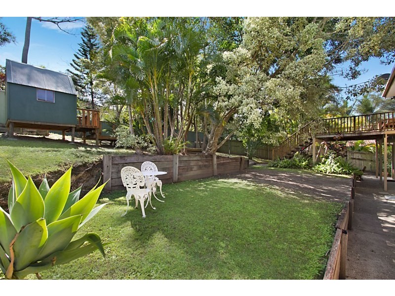 16 Evans Drive, Benowa QLD 4217