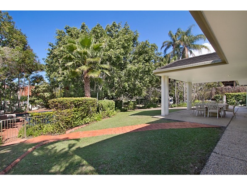 16 Evans Drive, Benowa QLD 4217