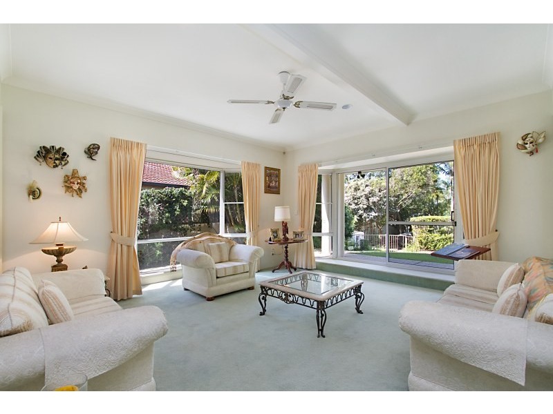 16 Evans Drive, Benowa QLD 4217