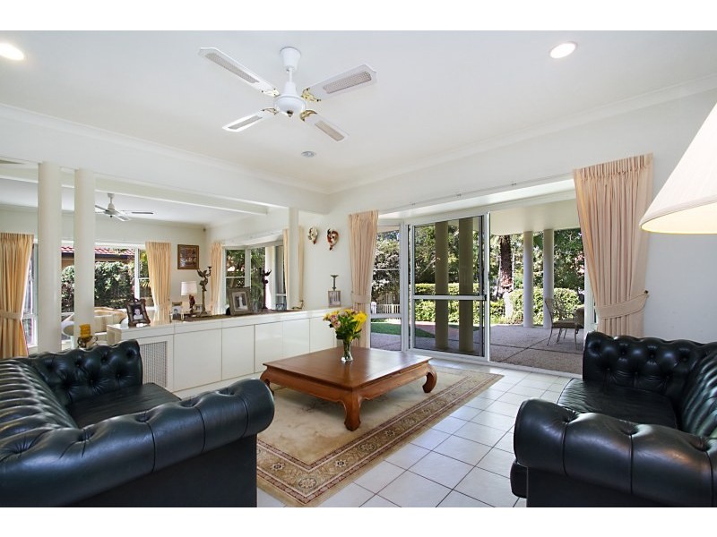 16 Evans Drive, Benowa QLD 4217