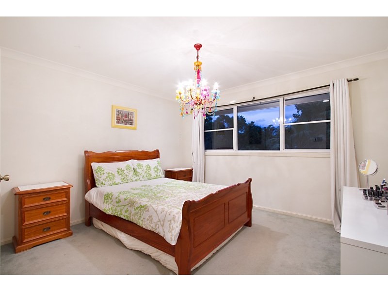 16 Evans Drive, Benowa QLD 4217