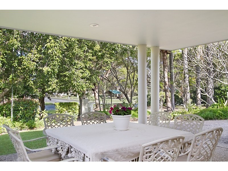 16 Evans Drive, Benowa QLD 4217