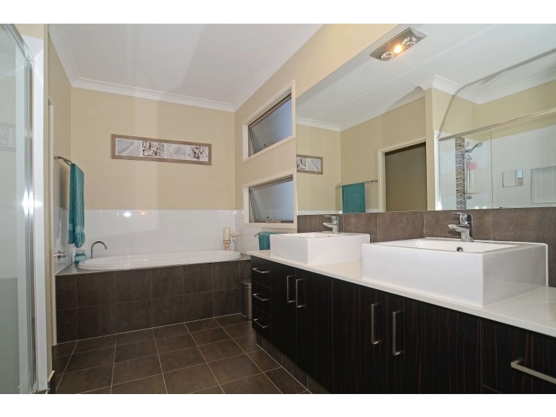 4 Monserrat Court, Reedy Creek QLD 4227