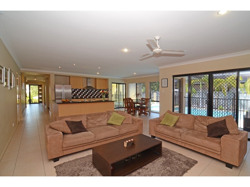68 Observatory Drive, Reedy Creek QLD 4227