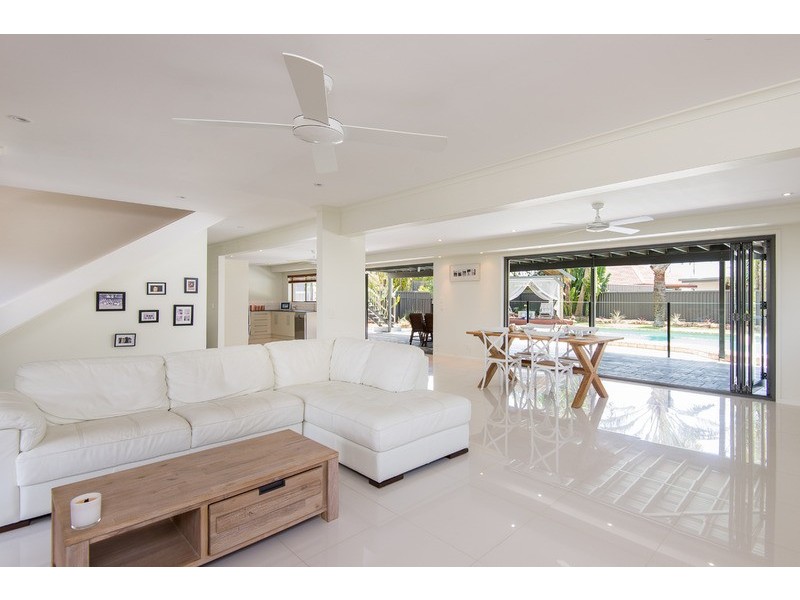 13 Honeyeater Drive, Burleigh Waters QLD 4220