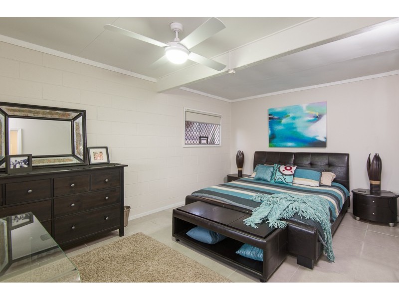 17 East Street, Burleigh Heads QLD 4220