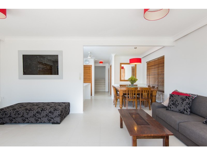 2/53 Hayle Street, Burleigh Heads QLD 4220