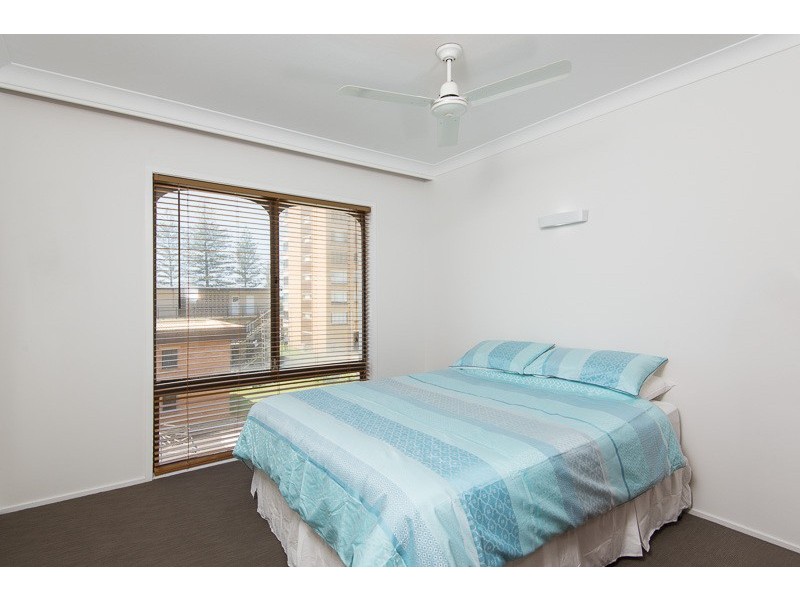 2/53 Hayle Street, Burleigh Heads QLD 4220