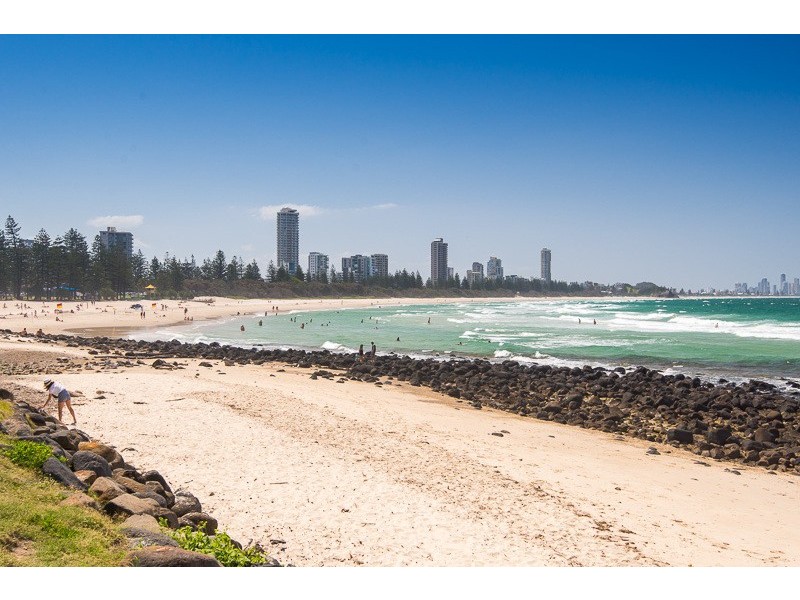 2/53 Hayle Street, Burleigh Heads QLD 4220