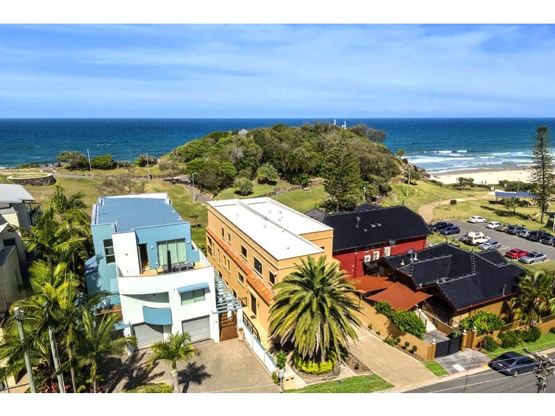 2/3 Brakes Crescent, Miami QLD 4220