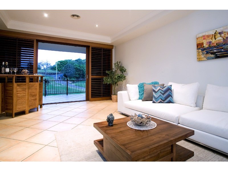 2/3 Brakes Crescent, Miami QLD 4220