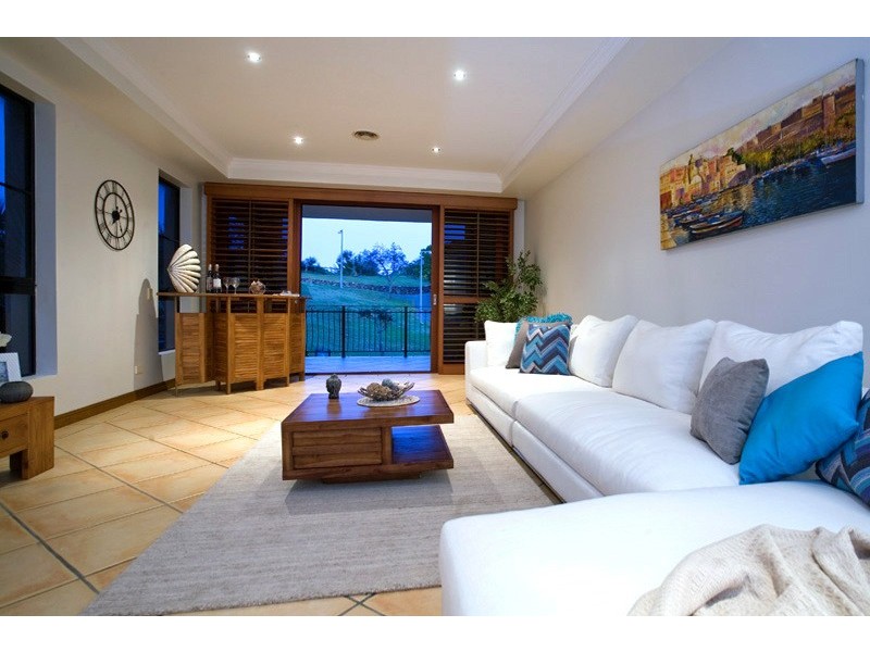 2/3 Brakes Crescent, Miami QLD 4220