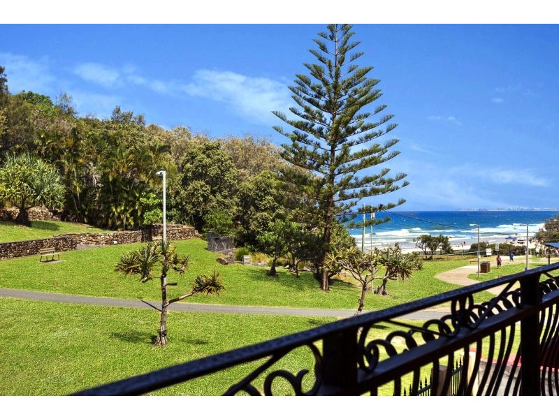 2/3 Brakes Crescent, Miami QLD 4220