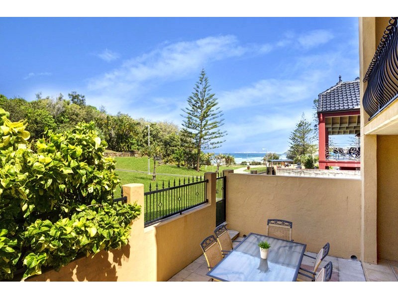 2/3 Brakes Crescent, Miami QLD 4220