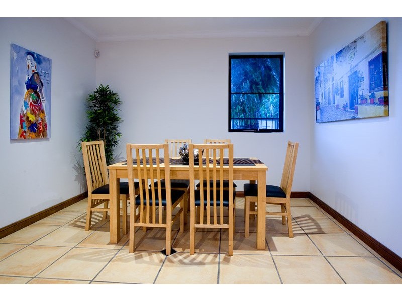 2/3 Brakes Crescent, Miami QLD 4220