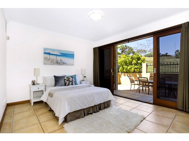 2/3 Brakes Crescent, Miami QLD 4220