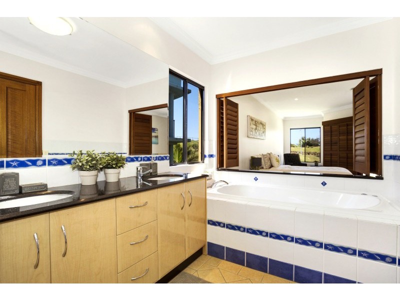 2/3 Brakes Crescent, Miami QLD 4220