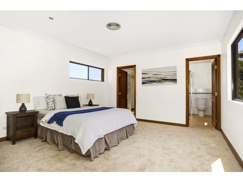 2/3 Brakes Crescent, Miami QLD 4220