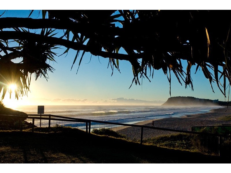 2/3 Brakes Crescent, Miami QLD 4220