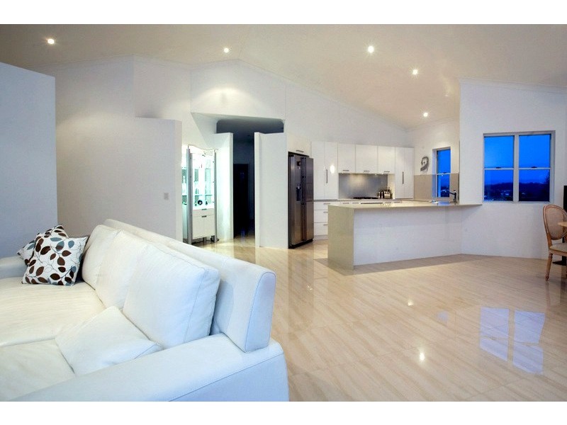 32 Brakes Crescent, Miami QLD 4220