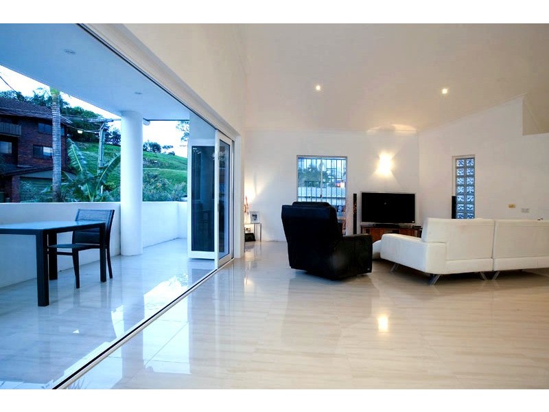 32 Brakes Crescent, Miami QLD 4220