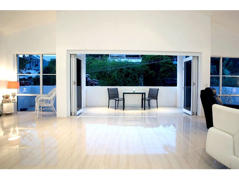 32 Brakes Crescent, Miami QLD 4220