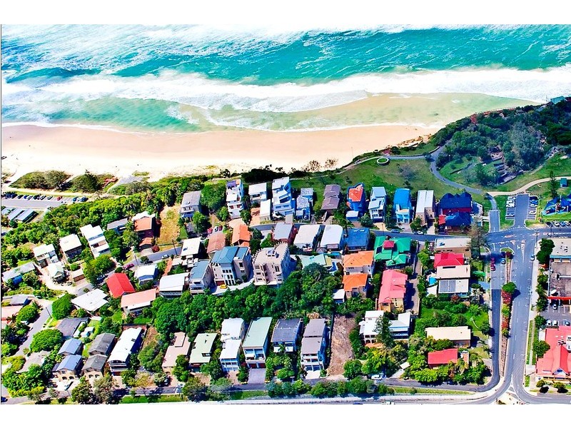 32 Brakes Crescent, Miami QLD 4220