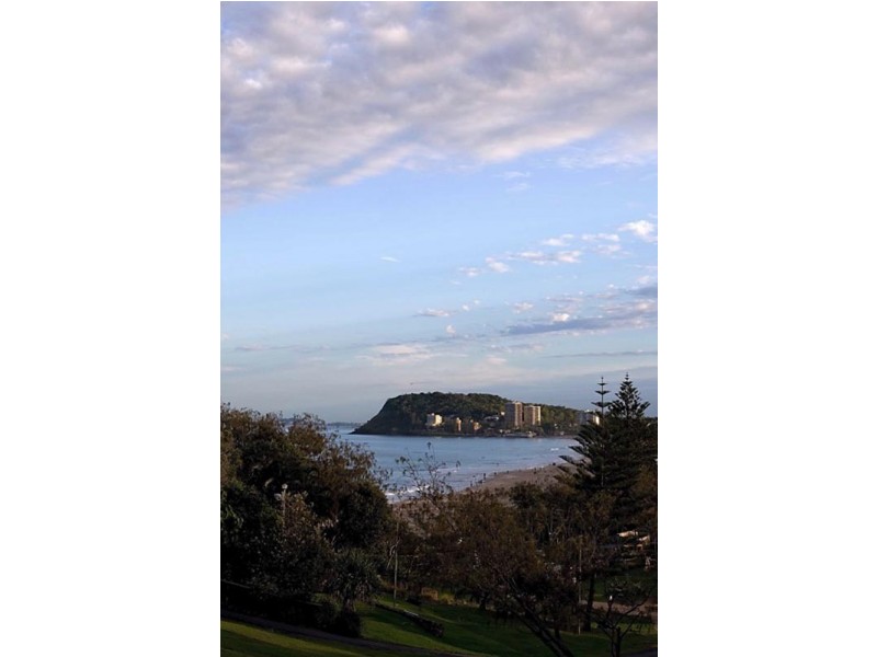 32 Brakes Crescent, Miami QLD 4220