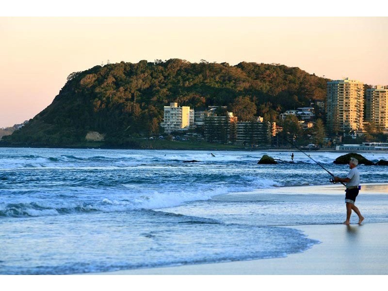 32 Brakes Crescent, Miami QLD 4220