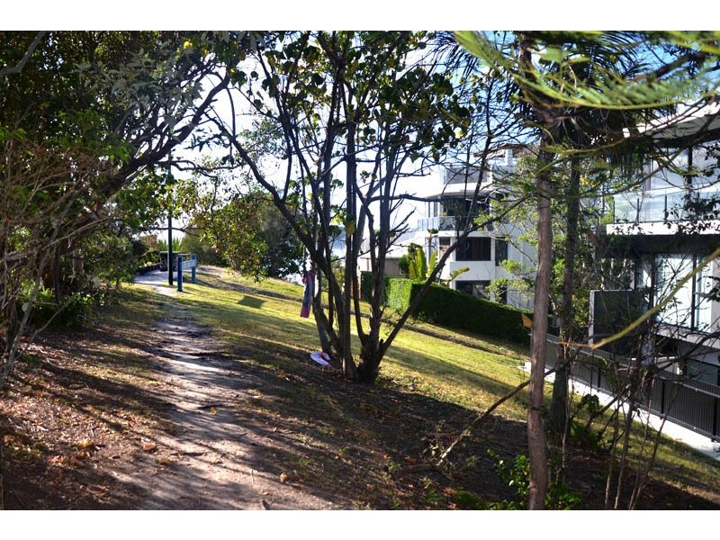 27 Brakes Crescent, Miami QLD 4220