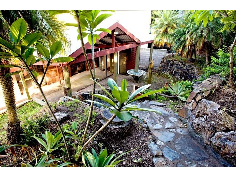 27 Brakes Crescent, Miami QLD 4220