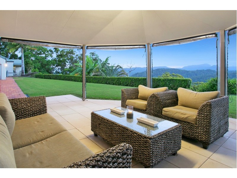 22 Brackenfield Court, Bonogin QLD 4213