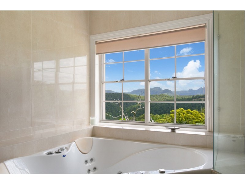 22 Brackenfield Court, Bonogin QLD 4213