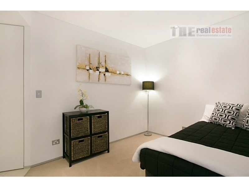 2073/2 The Esplanade, Burleigh Heads QLD 4220