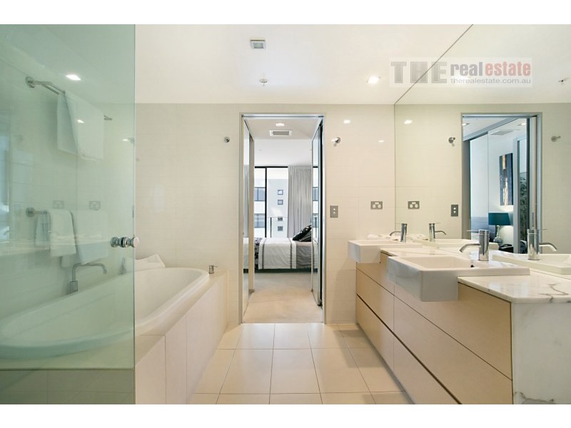 2073/2 The Esplanade, Burleigh Heads QLD 4220