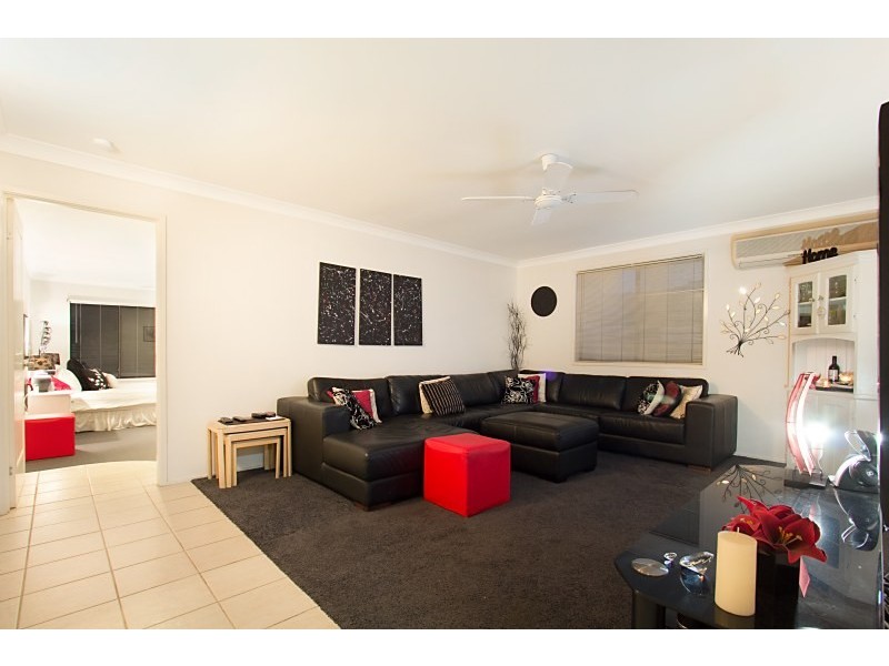 39 Rumrunner Street, Mermaid Waters QLD 4218