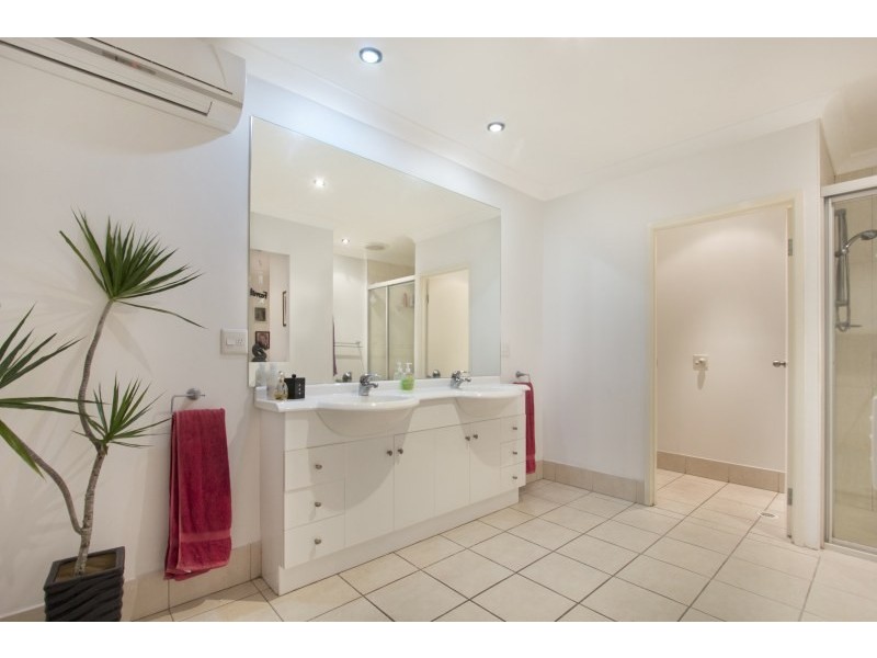 39 Rumrunner Street, Mermaid Waters QLD 4218