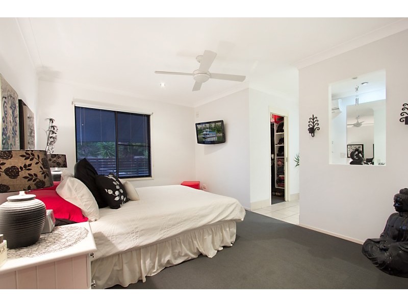 39 Rumrunner Street, Mermaid Waters QLD 4218