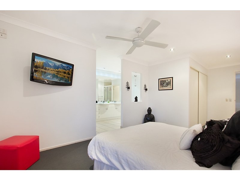 39 Rumrunner Street, Mermaid Waters QLD 4218