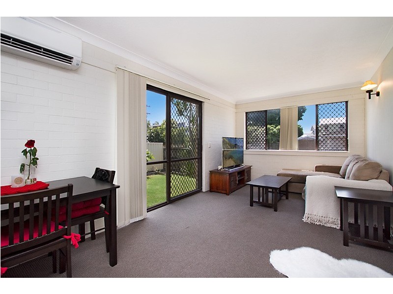 2/2 Albion Avenue, Miami QLD 4220