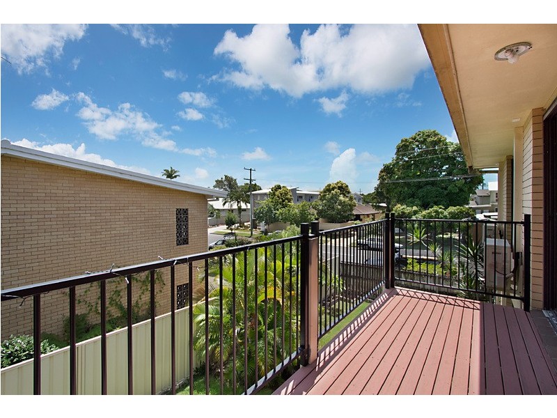 2/2 Albion Avenue, Miami QLD 4220