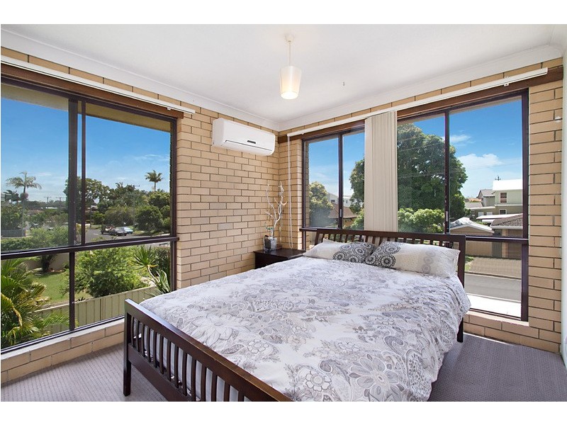 2/2 Albion Avenue, Miami QLD 4220