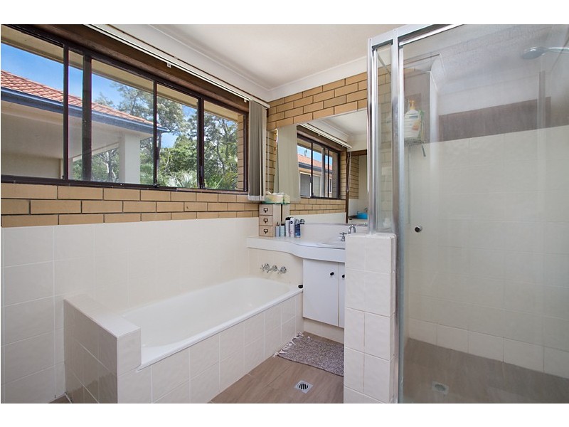 2/2 Albion Avenue, Miami QLD 4220