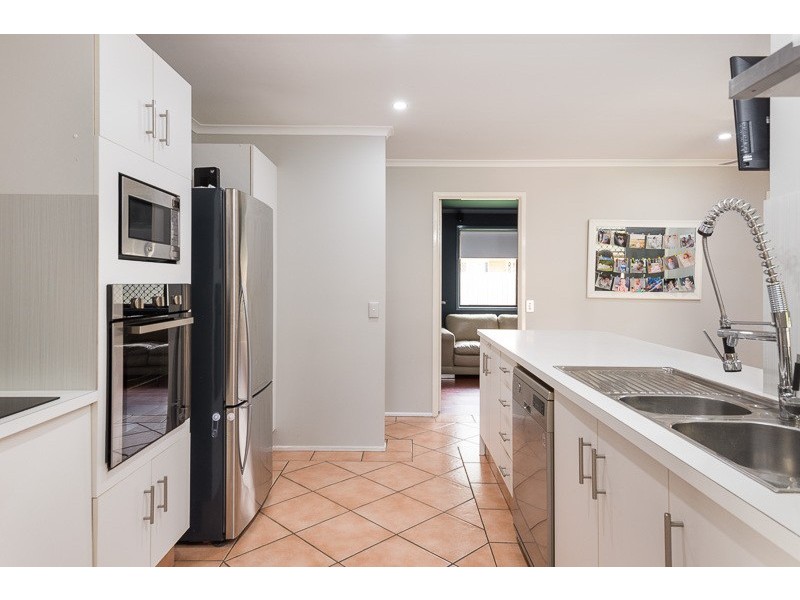 63 Silvabank Drive, Varsity Lakes QLD 4227