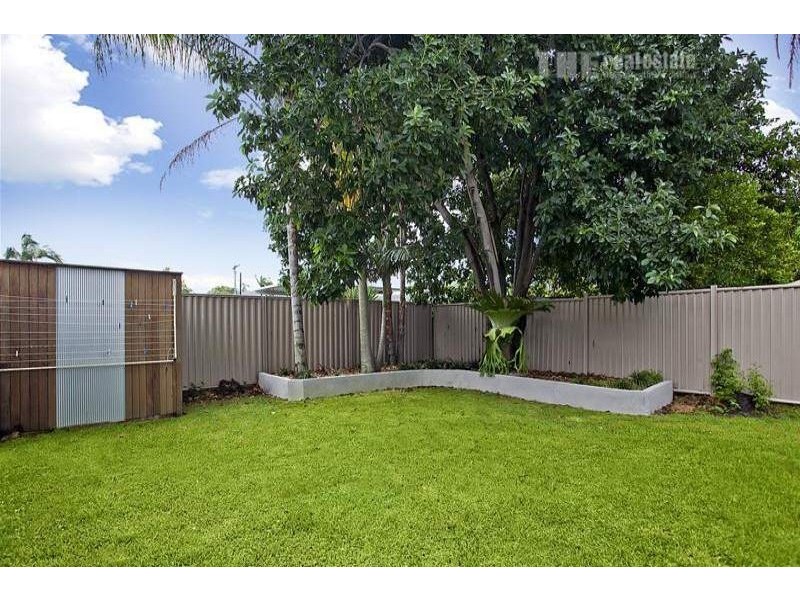 80 Chainey Avenue, Miami QLD 4220