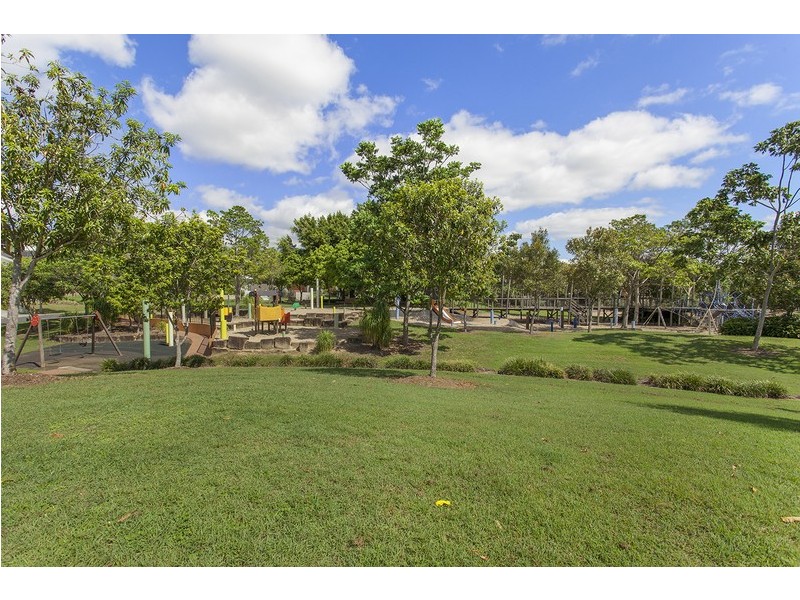 5 Codrington Circuit, Pacific Pines QLD 4211