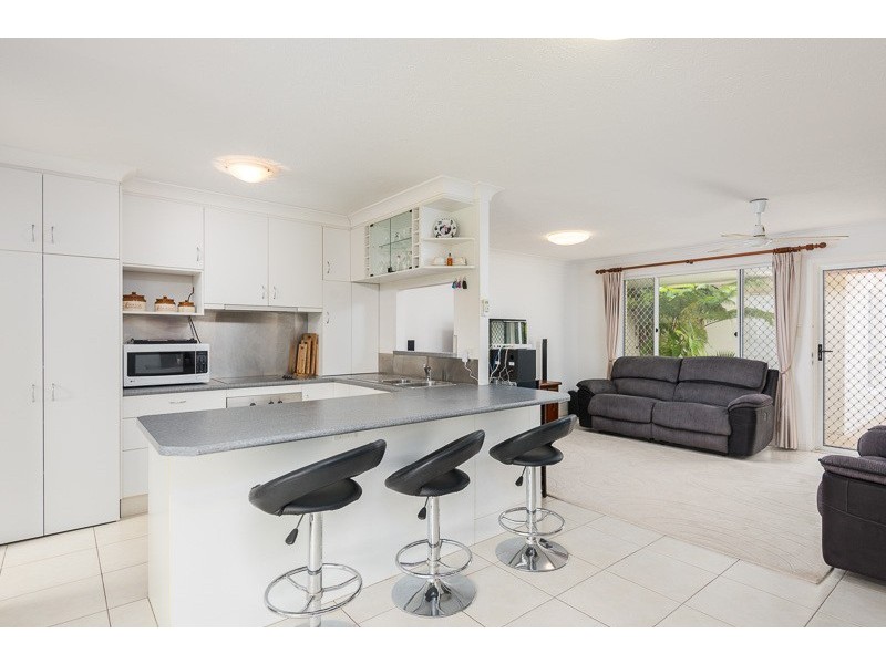 42/2 St Kevins Avenue, Benowa QLD 4217